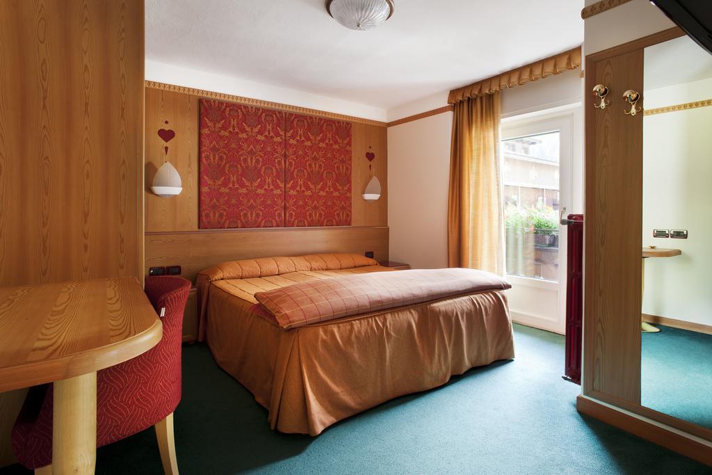 Hotel Haus Michaela Sappada Esterno foto
